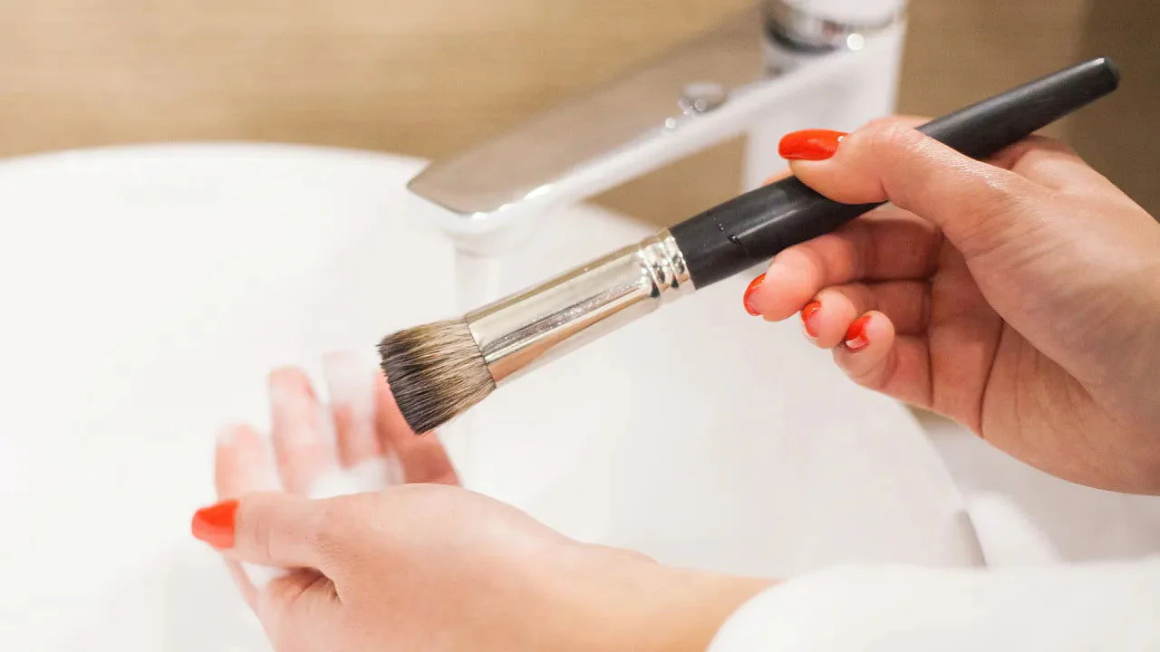 6 Best Longboard Brushes for Cleaning in 2025