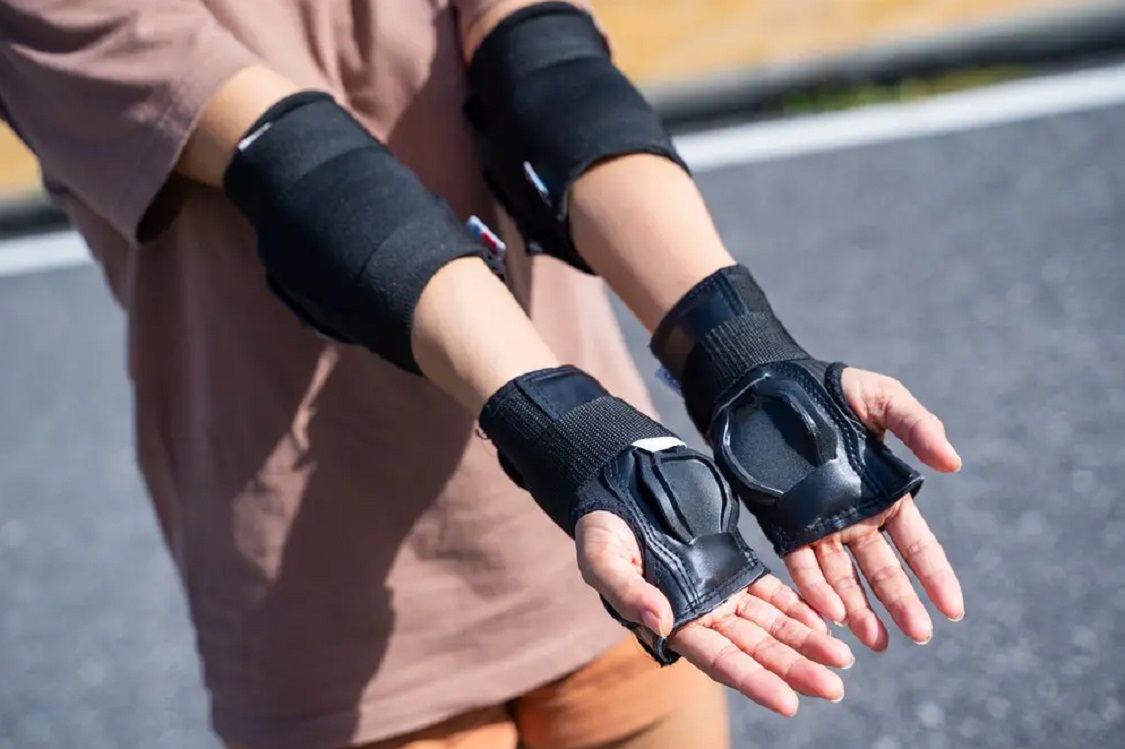 8 Best Wrist Guards for Longboarding in 2025